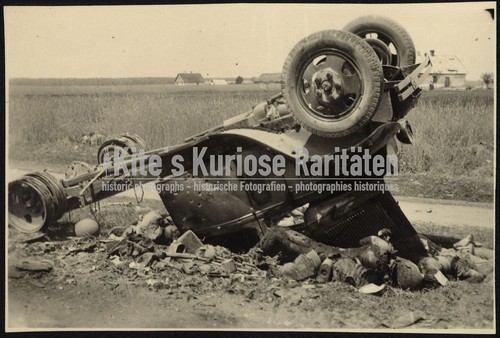 Foto zerstörtes fahrzeug - foto,